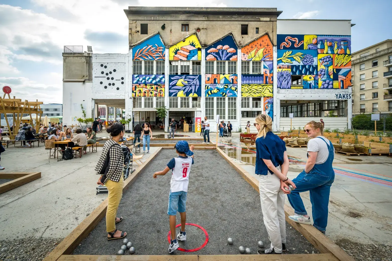 LA CITE DES HALLES LA CITE DES HALLES